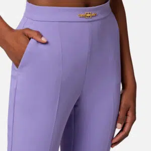 Elisabetta Franchi Gerade geschnittene Hose aus Stretch-Crêpe mit Horsebit 7 PA02741E2_AS6 PA02741E2 AS6 5 D