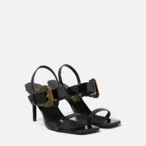 Versace Jeans Couture Emily Lacksandalen mir Baroque-Schnalle