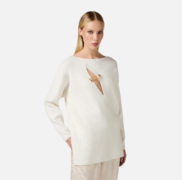 Elisabetta Franchi Pullover aus Viskose mit Cut-out und Schmuckbrosche – Bild 2