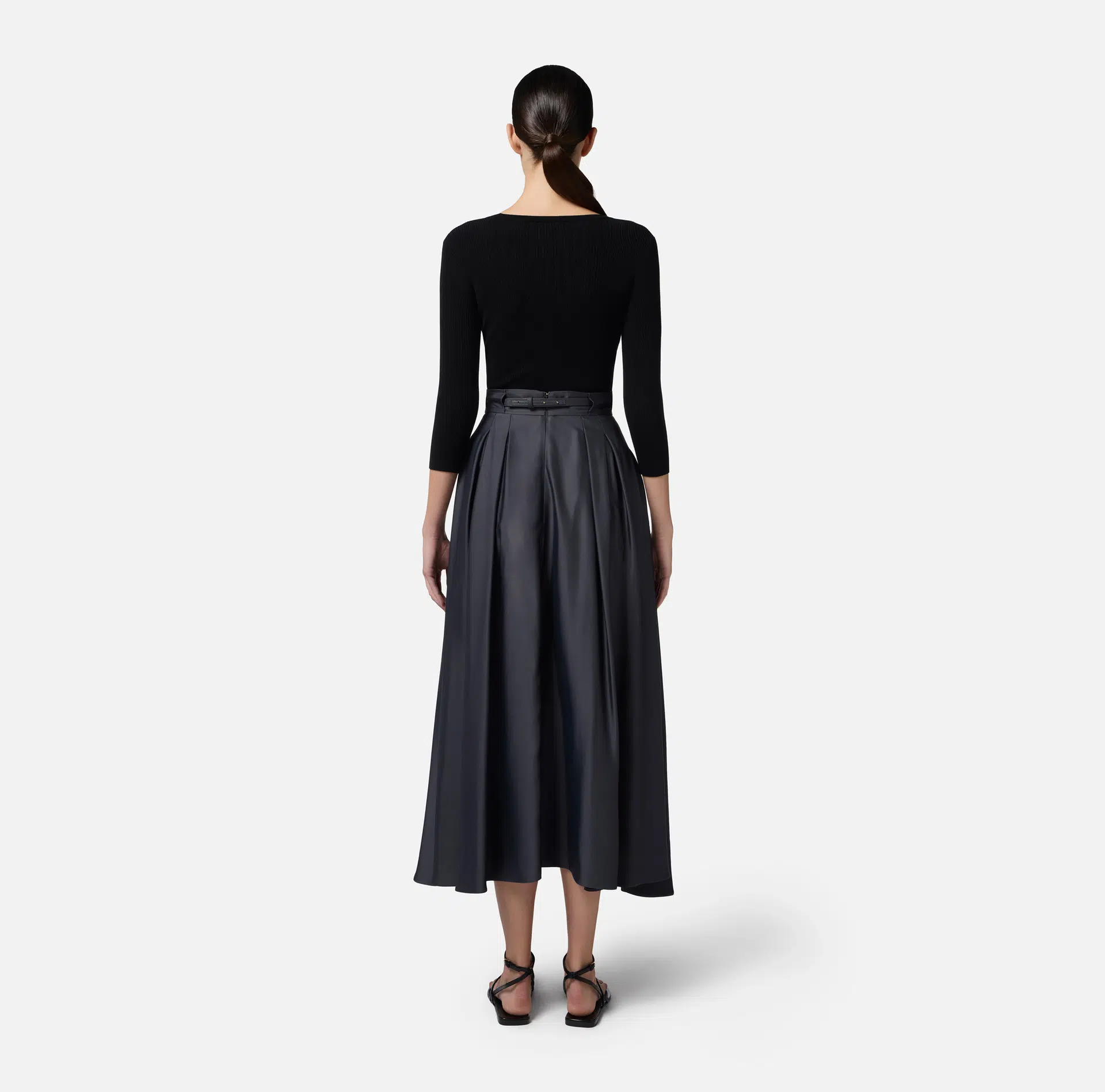 Elisabetta Franchi Pullover im Mikroripp-Design mit Tasche 4 Elisabetta Franchi Pullover im Mikroripp-Design mit Tasche – Bild 4