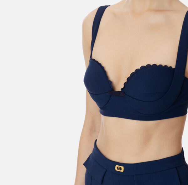 Elisabetta Franchi Top aus doppellagigem Stretch-Crêpe mit Feston-Stickerei – Bild 2