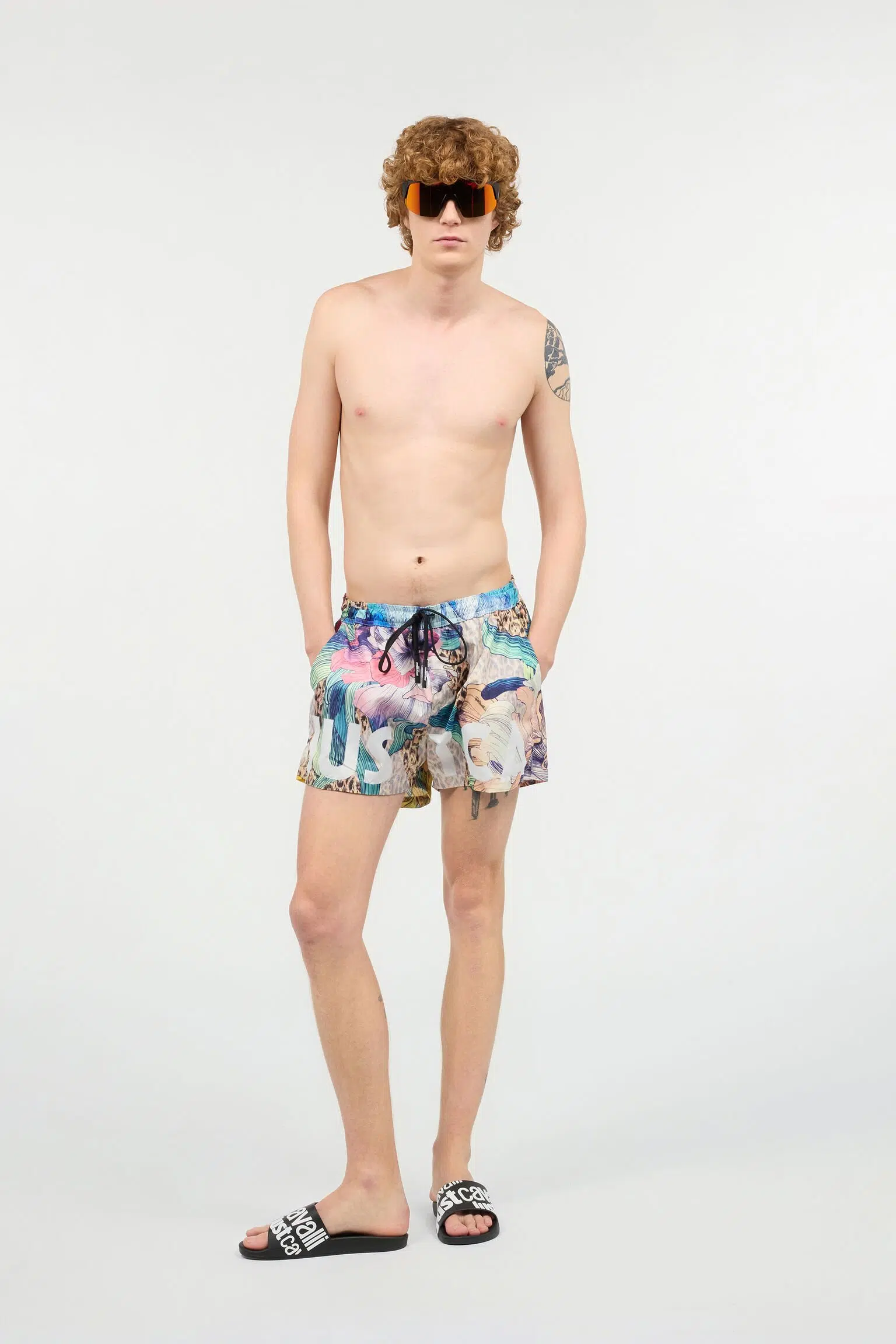 Just Cavalli Badeshorts mit Blumen- und Jaguarfell-Print 1 Just Cavalli Badeshorts mit Blumen- und Jaguarfell-Print