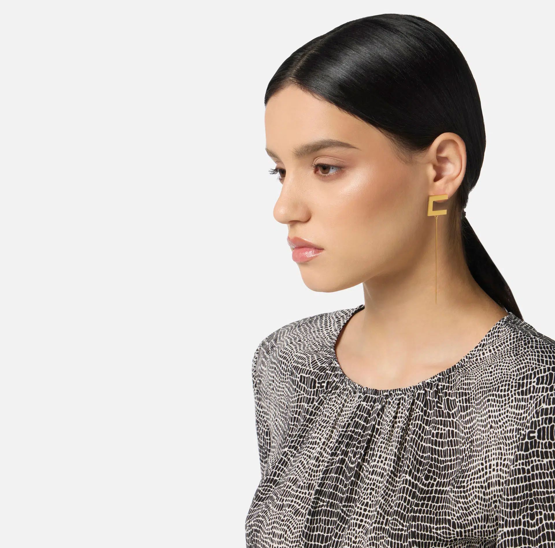 Elisabetta Franchi Ohrringe mit Logo und Stäbchen 1 Elisabetta Franchi Ohrringe mit Logo und Stäbchen