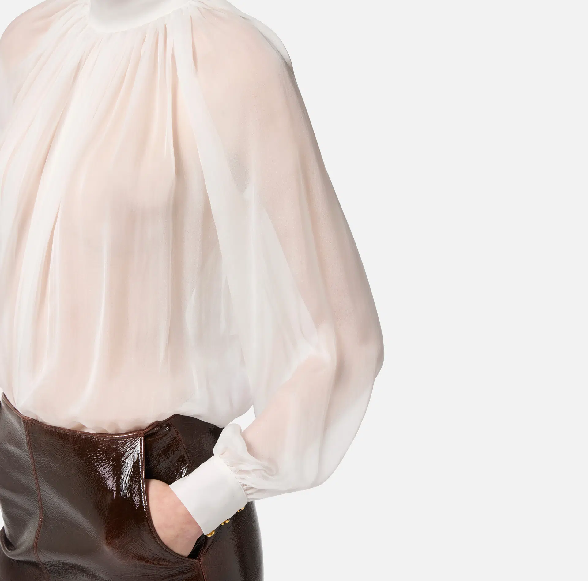 Elisabetta Franchi Bluse aus Voile mit Schmuckhäkchen 3 Elisabetta Franchi Bluse aus Voile mit Schmuckhäkchen – Bild 3