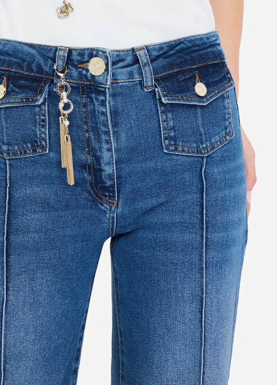 Liu Jo Flare-Jeans mit Schmuckanhänger 3 Liu Jo Flare-Jeans mit Schmuckanhänger – Bild 3