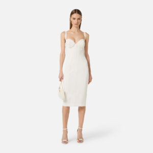 Kleid aus leichtem Crêpe mit offenkantig verarbeitetem Gewebe