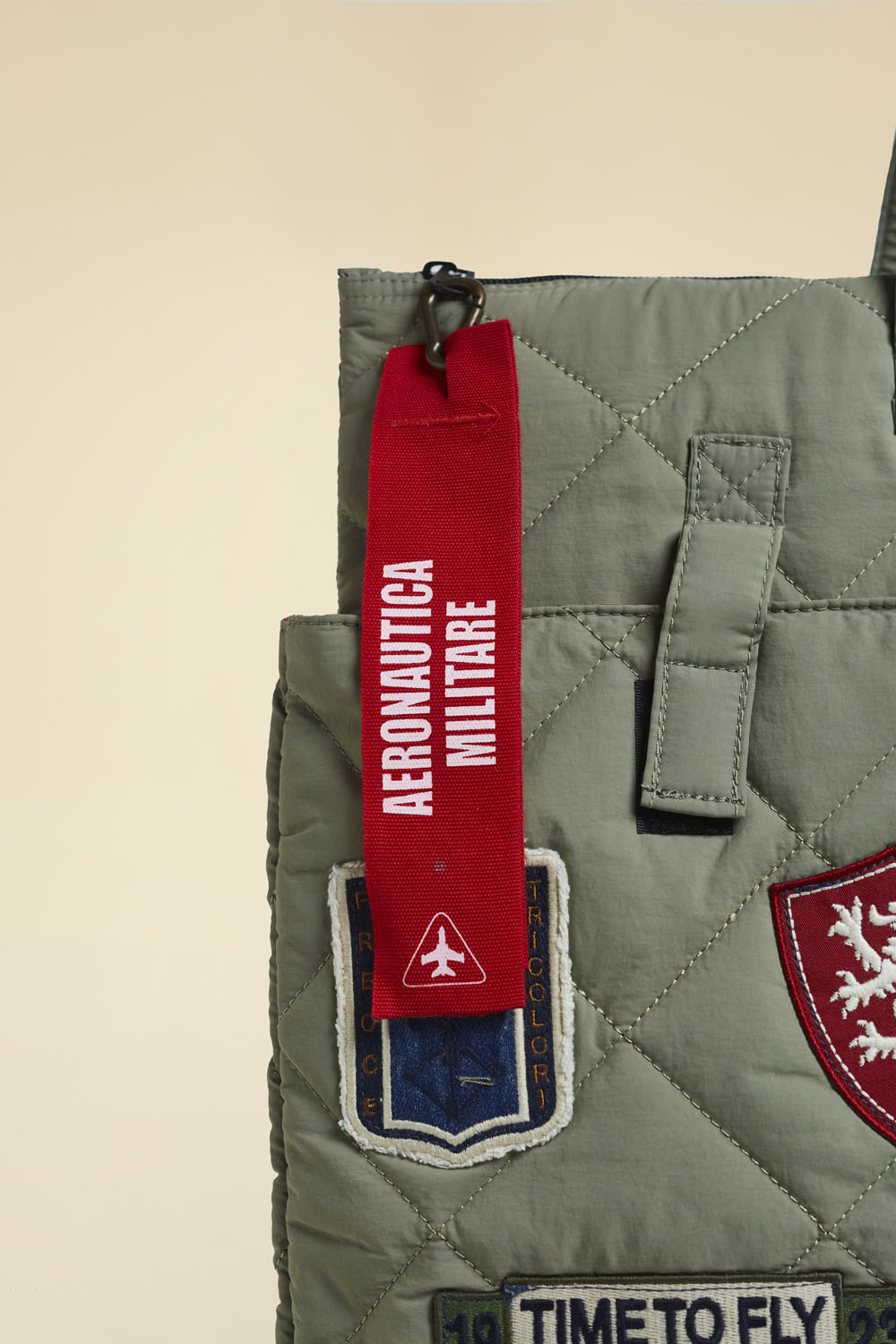 Aeronautica Militare Gesteppte Helmtragetasche Multi-Patches 6 Aeronautica Militare Gesteppte Helmtragetasche Multi-Patches – Bild 6