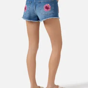 MC2 Saint Barth Musa Denimshorts mit gesteppten Blumen-Patches 6 MUS0001 / 02196L UID MUS000102196L WOMAN SHORTPANT BLUE MC2 MC2 20260410165403 4.jpg