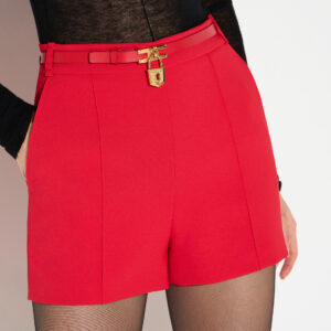 Elisabetta Franchi Shorts aus leichtem Crêpe mit Gürtel – Bild 3